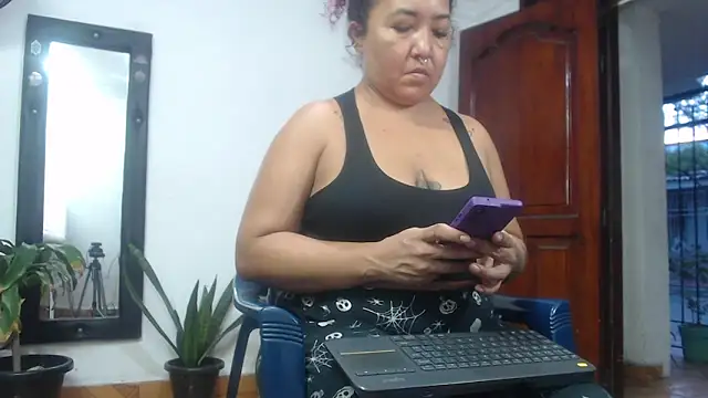 Snapshot of cougar_town chatting on October 27, 2025, 10:36 pm cougar town online show from October 27, 2025, 10:36 pm