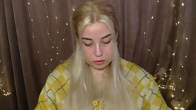 KristyHoney online show from December 20, 2024, 7:01 am