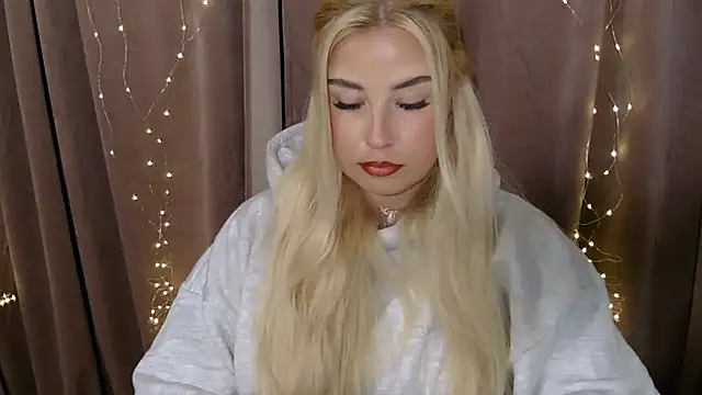 KristyHoney online show from January 6, 2025, 9:52 am