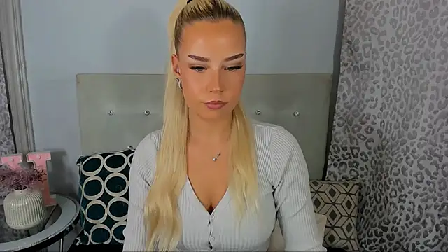Snapshot of KristyHoney chatting on May 19, 2026, 3:07 pm KristyHoney online show from May 19, 2026, 3:07 pm