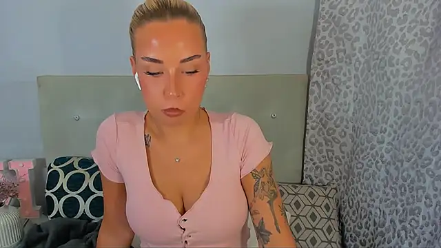 Snapshot of KristyHoney chatting on June 3, 2026, 2:33 pm KristyHoney online show from June 3, 2026, 2:33 pm