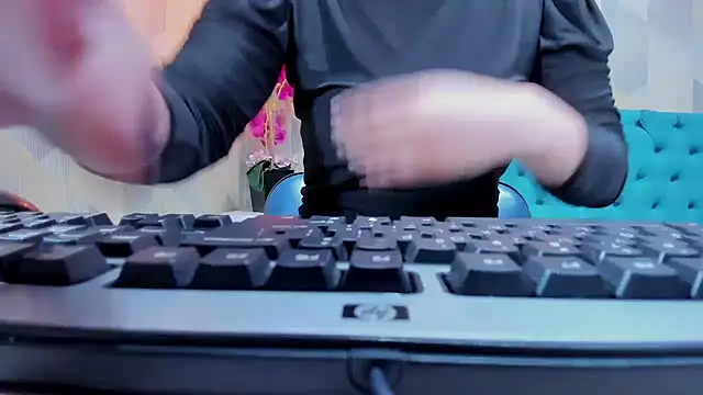 Snapshot of AnnieSoul chatting on November 28, 2025, 3:04 pm AnnieSoul online show from November 28, 2025, 3:04 pm