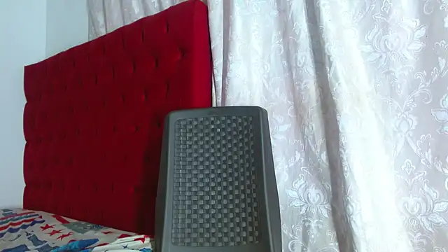 Snapshot of cristinamontiel chatting on November 13, 2025, 3:55 pm cristinamontiel online show from November 13, 2025, 3:55 pm