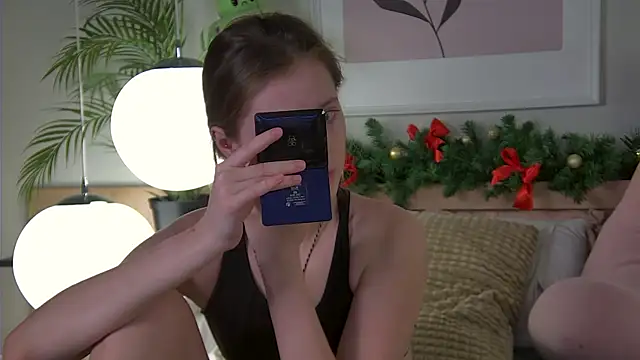 AshleyDouglas online show from December 16, 2024, 4:45 am