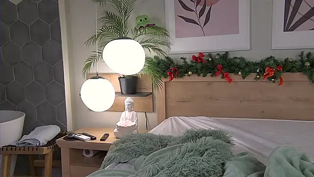 AshleyDouglas online show from December 20, 2024, 4:20 am