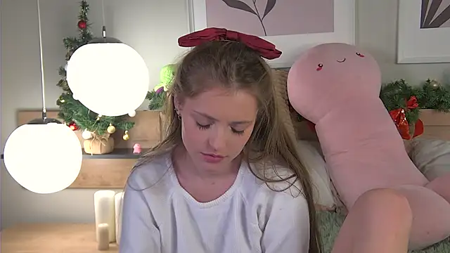 AshleyDouglas online show from December 21, 2024, 1:32 pm