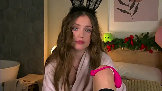 AshleyDouglas online show from December 30, 2024, 11:15 am