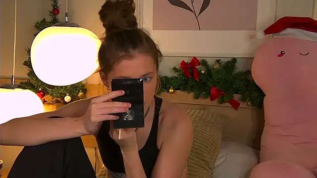 AshleyDouglas online show from January 3, 2025, 7:27 am