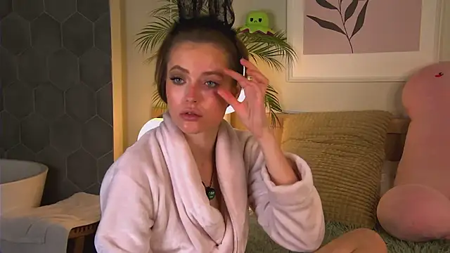 AshleyDouglas online show from February 19, 2025, 7:17 am