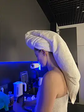 AshleyDouglas online show from March 3, 2025, 8:05 am