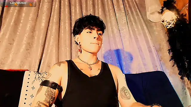 Snapshot of Mathew_stardust chatting on October 4, 2025, 11:47 pm Mathew stardust online show from October 4, 2025, 11:47 pm