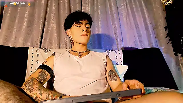 Snapshot of Mathew_stardust chatting on October 10, 2025, 12:20 am Mathew stardust online show from October 10, 2025, 12:20 am