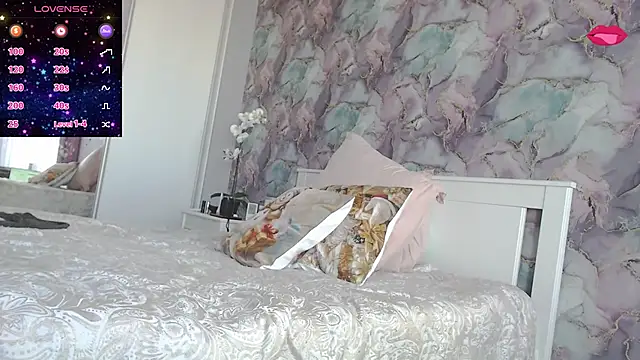 deliciousRose online show from May 4, 2026, 5:03 am