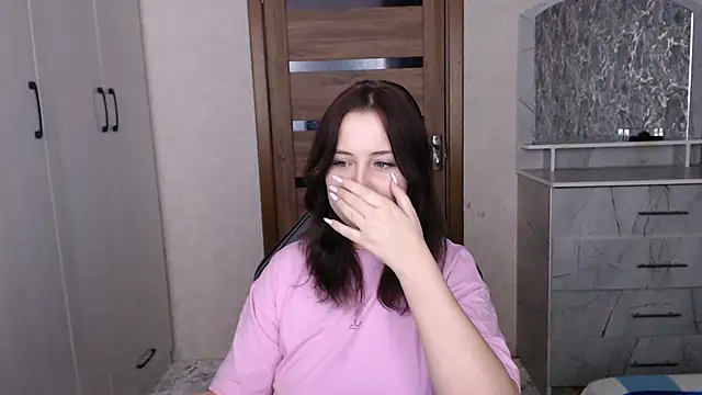 Kristy-Max online show from December 15, 2025, 11:31 pm