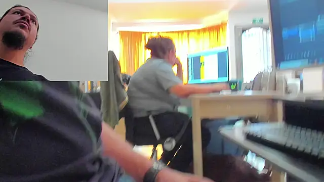 Snapshot of webothtwo chatting on October 2, 2025, 5:42 pm webothtwo online show from October 2, 2025, 5:42 pm