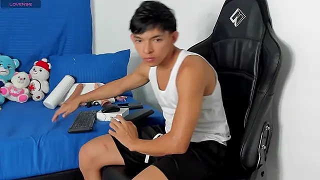 Snapshot of Tonny_twink_ chatting on April 20, 2026, 2:25 am Tonny twink online show from April 20, 2026, 2:25 am