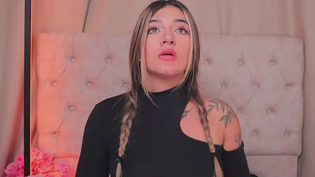 ashleyvalirya online show from February 28, 2025, 10:09 am