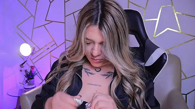 ashleyvalirya online show from September 26, 2025, 4:05 am