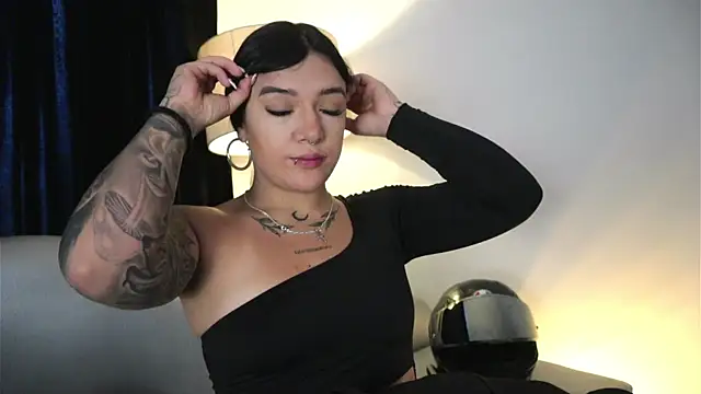 ashleyvalirya online show from April 23, 2026, 7:49 pm