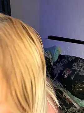 Snapshot of saskiapierce chatting on September 17, 2025, 7:04 pm saskiapierce online show from September 17, 2025, 7:04 pm