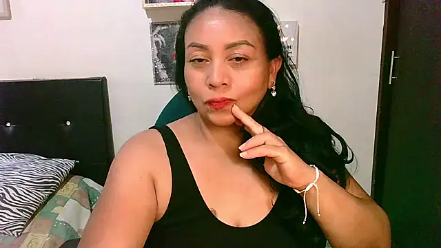 Snapshot of zaray_bella chatting on May 19, 2026, 9:32 pm zaray bella online show from May 19, 2026, 9:32 pm
