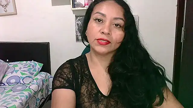 Snapshot of zaray_bella chatting on June 7, 2026, 8:45 pm zaray bella online show from June 7, 2026, 8:45 pm