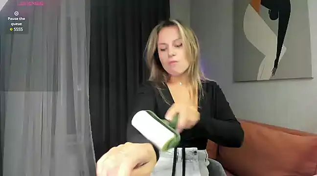 Snapshot of _cometoseeme_ chatting on December 8, 2024, 4:50 pm cometoseeme online show from December 8, 2024, 4:50 pm