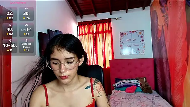 Snapshot of miley_blue_ chatting on December 6, 2024, 7:12 pm miley blue online show from December 6, 2024, 7:12 pm