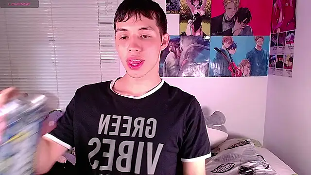 Snapshot of angel_bless19 chatting on January 4, 2025, 8:37 pm angel bless19 online show from January 4, 2025, 8:37 pm