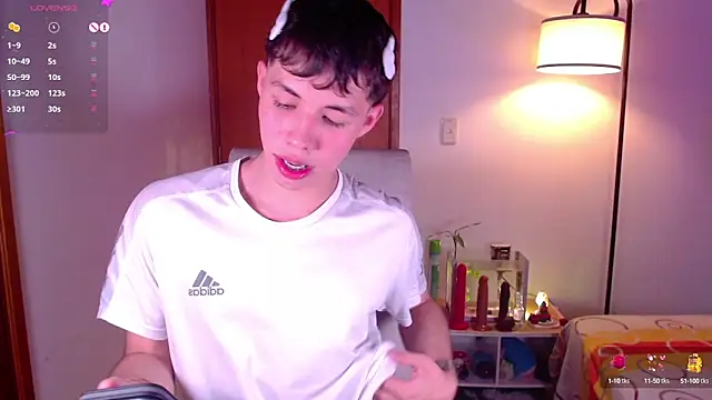 Snapshot of angel_bless19 chatting on February 3, 2025, 6:17 pm angel bless19 online show from February 3, 2025, 6:17 pm