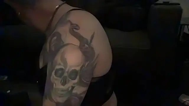 Snapshot of RavenRayyy chatting on November 18, 2025, 9:47 am RavenRayyy online show from November 18, 2025, 9:47 am