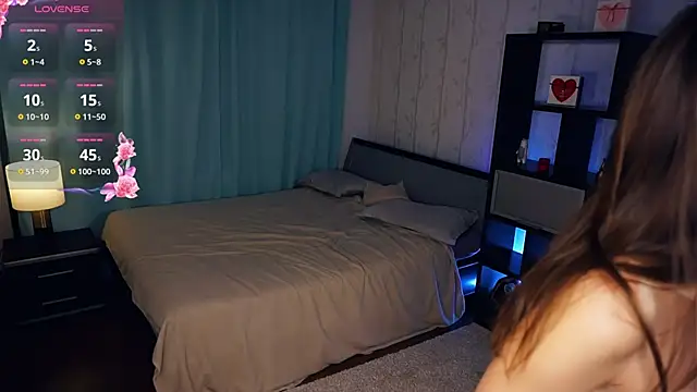 FannyHewson online show from December 27, 2024, 2:36 am