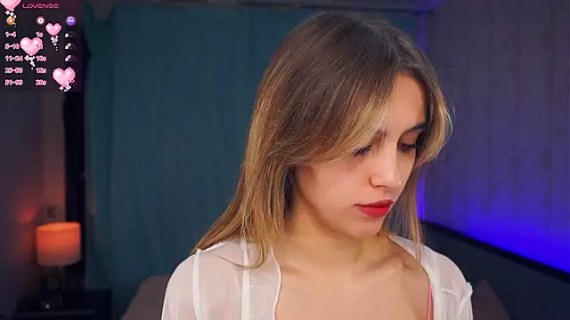 FannyHewson online show from November 26, 2025, 8:10 pm