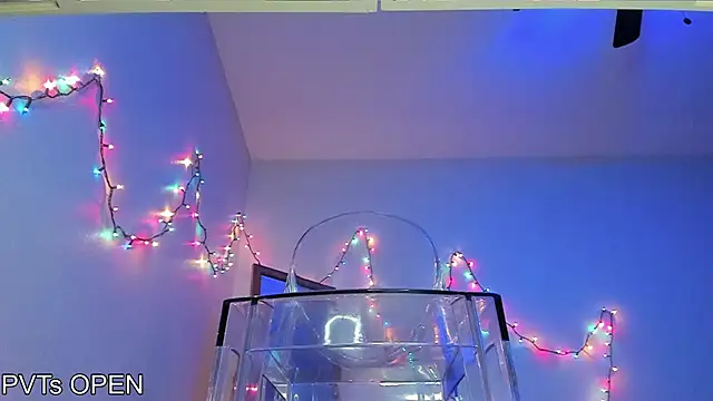 Peaches N Kreme online show from December 5, 2025, 6:22 am