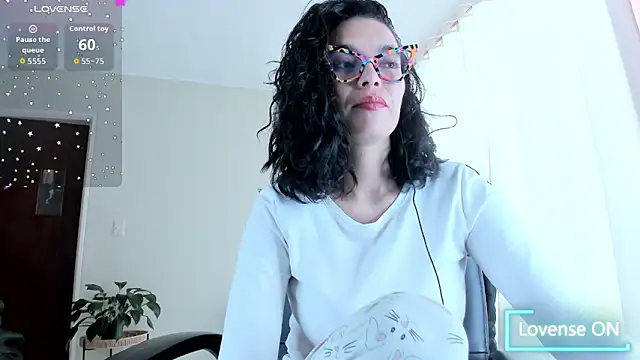 paulinabarnett- online show from June 16, 2026, 5:26 pm