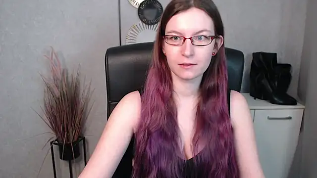 emmaxDelight online show from February 26, 2025, 6:37 am