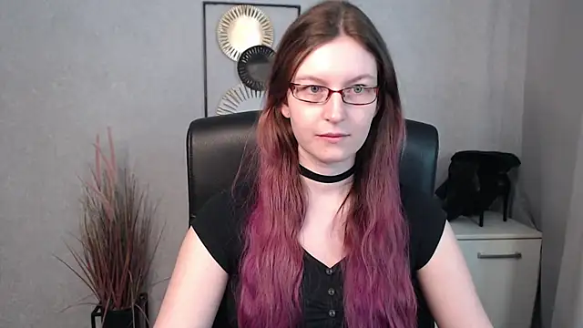 emmaxDelight online show from March 18, 2025, 6:36 am