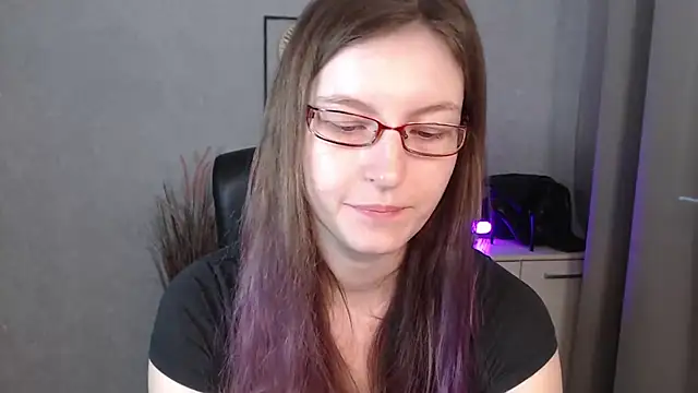 emmaxDelight online show from September 18, 2025, 5:42 am