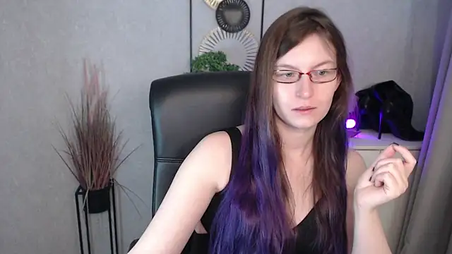 emmaxDelight online show from November 6, 2025, 6:25 am