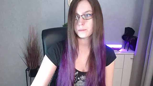 emmaxDelight online show from November 22, 2025, 7:07 am