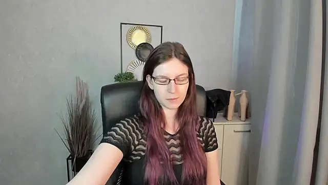 Snapshot of emmaxDelight chatting on April 13, 2026, 5:24 am emmaxDelight online show from April 13, 2026, 5:24 am