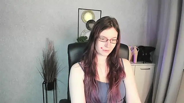 Snapshot of emmaxDelight chatting on May 6, 2026, 5:25 am emmaxDelight online show from May 6, 2026, 5:25 am