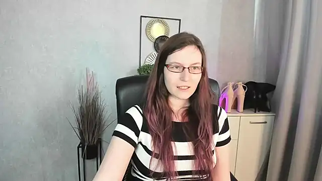 Snapshot of emmaxDelight chatting on May 11, 2026, 5:24 am emmaxDelight online show from May 11, 2026, 5:24 am
