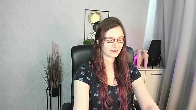 Snapshot of emmaxDelight chatting on May 13, 2026, 5:27 am emmaxDelight online show from May 13, 2026, 5:27 am
