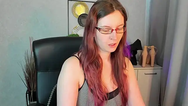 emmaxDelight online show from May 18, 2026, 5:35 am
