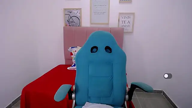 victoria love89 online show from February 22, 2025, 1:55 am