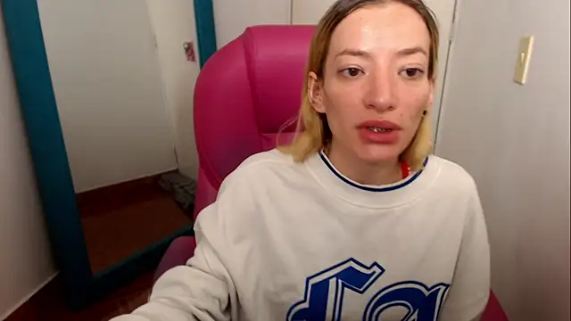 Snapshot of zoe_jones13 chatting on July 17, 2026, 1:23 am zoe jones13 online show from July 17, 2026, 1:23 am