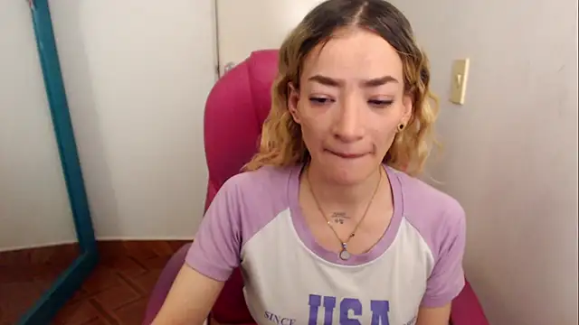 Snapshot of zoe_jones13 chatting on July 28, 2026, 1:45 am zoe jones13 online show from July 28, 2026, 1:45 am