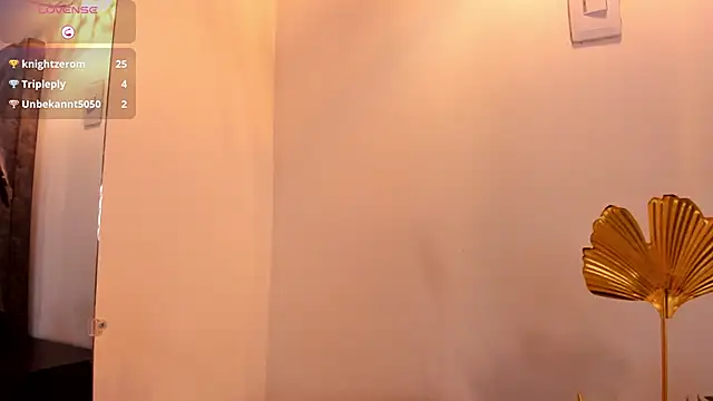 Snapshot of Mia_ross16 chatting on February 9, 2025, 10:21 pm Mia ross16 online show from February 9, 2025, 10:21 pm