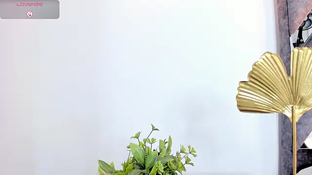 Snapshot of Mia_ross16 chatting on February 16, 2025, 3:59 pm Mia ross16 online show from February 16, 2025, 3:59 pm